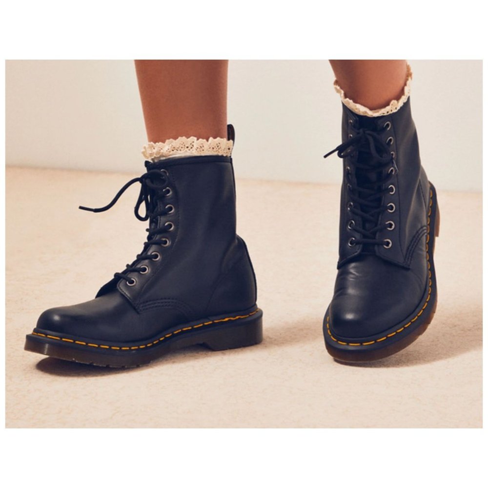 Dr. Martens Black Nappa Leather Combat Boots Womens Sz 9